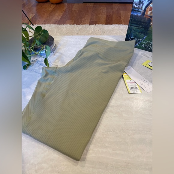 NWT All In Motion Women’s Ultra High Rise Ribbed Olive Green Leggings - Picture 2 of 12